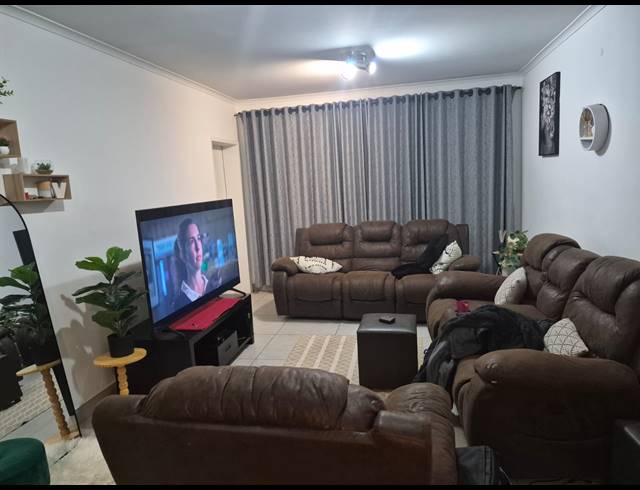 2 BEDROOM TOWNHOUSE TO LET IN GLEN MARAIS